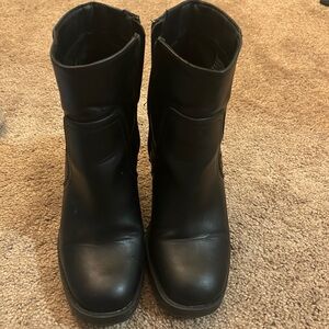 UNIVERSAL THREAD ANKLE BOOTIE